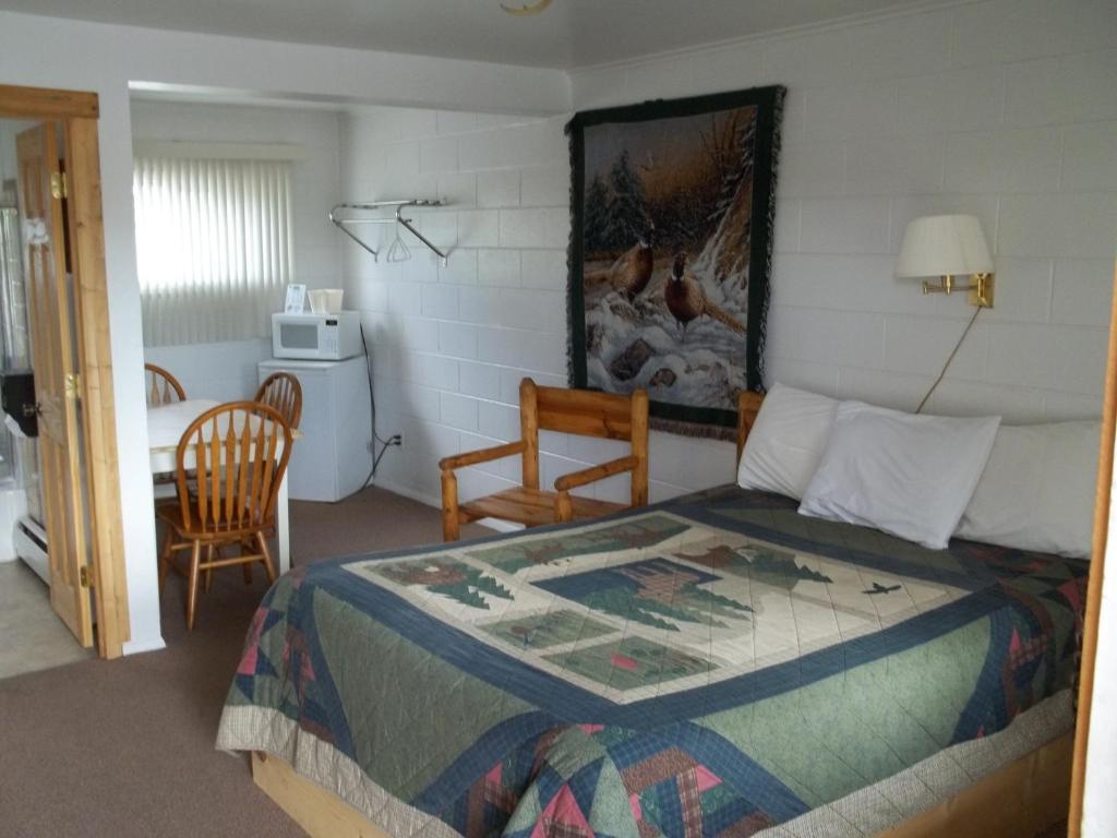 Budget Host Elk Antler Inn 서모플리스 객실 사진