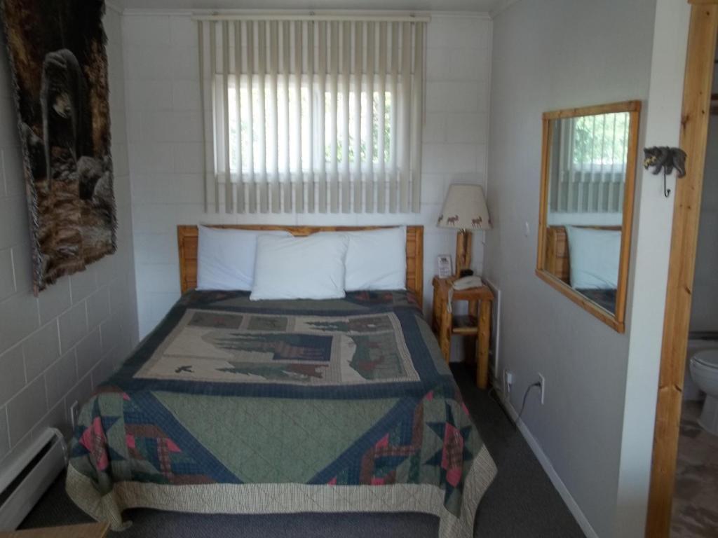 Budget Host Elk Antler Inn 서모플리스 객실 사진